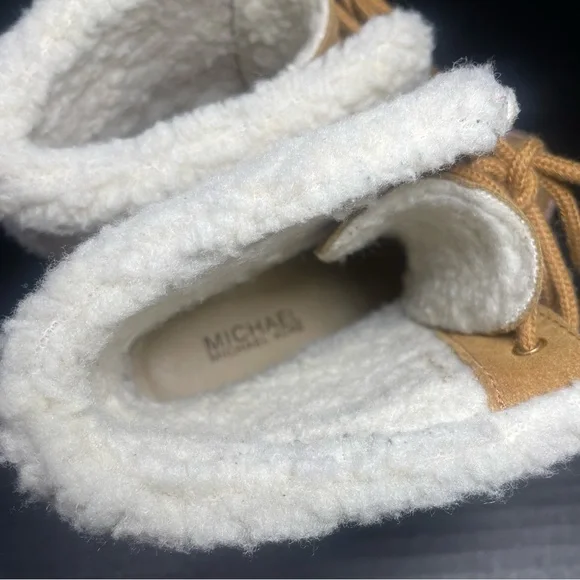 Michael Kors Derby Lace up Suede and faux Sherpa lined/cuffs 5.5M PRICE FIRM